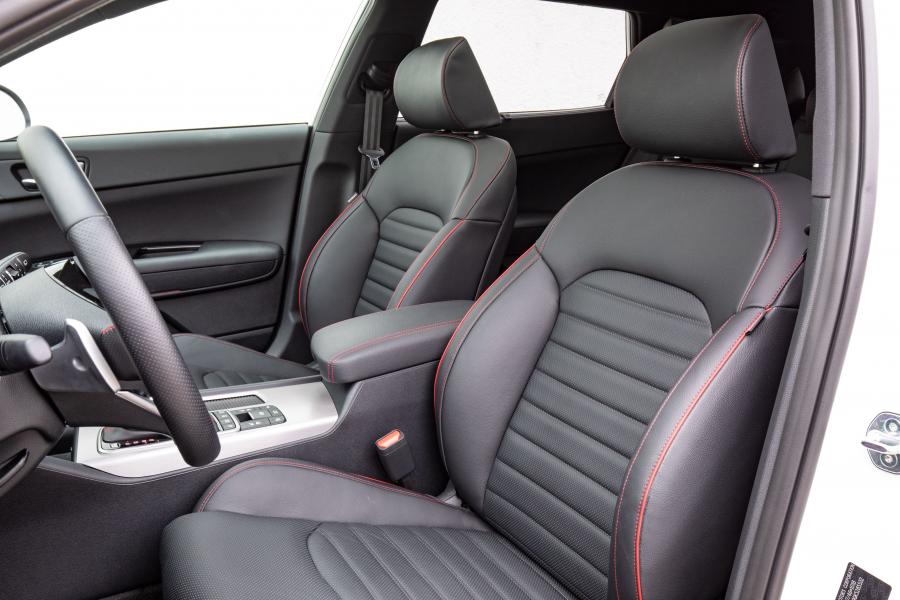 Интерьер Kia Optima Sportswagon GT Line (JF) 2018 года  (WW) (фото 31 из 44)